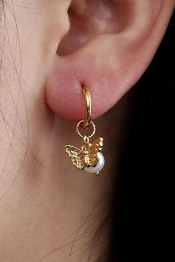 Vlinder parel oorbellen, Oorbellen, dames, stainless steel, kunst parel, lengte 2,5 cm, goud kleurig,