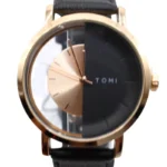 Simple fashion hollow, Horloge, stainless steel, Echt leren bandje van 23 cm, kleur van uurwerk half zwart half goud en gouden wijzers, zwart bandje,
